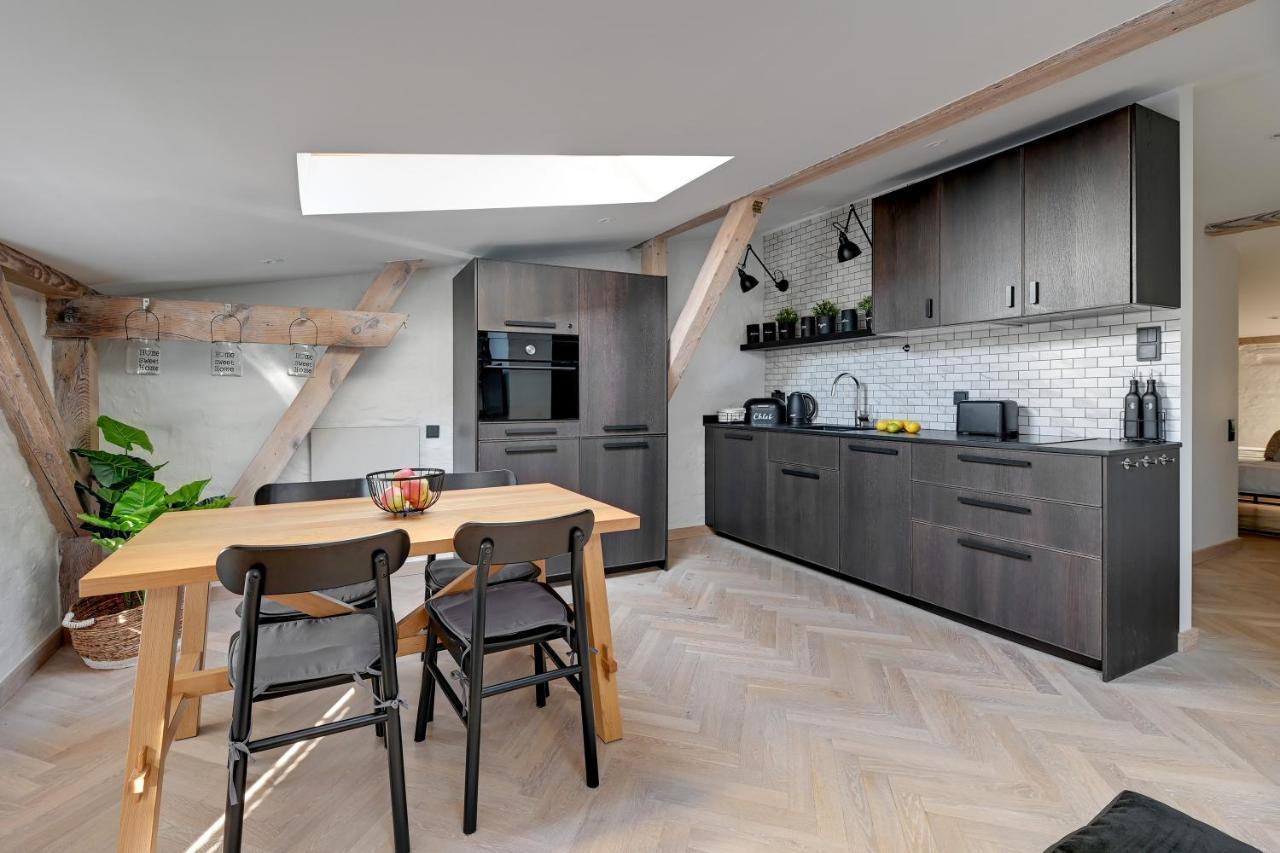 Lion - Modern With Perfect Location *